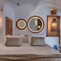 White Santorini Suites & Spa