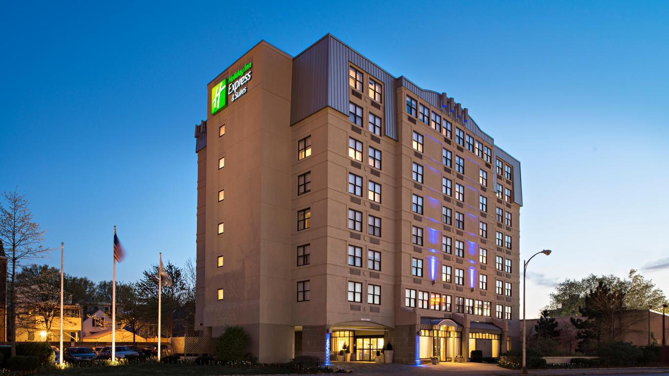 Holiday Inn Express & Suites Boston - Cambridge