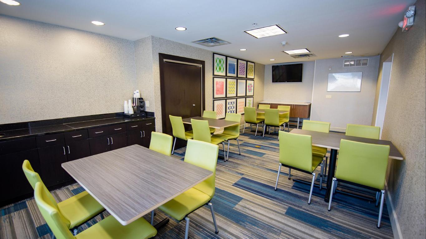 Holiday Inn Express Tulsa South Bixby