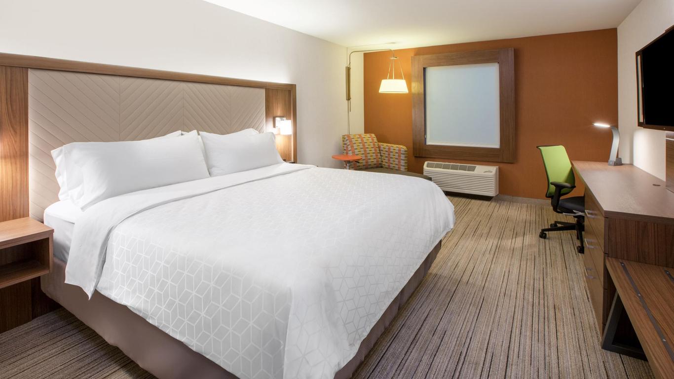 Holiday Inn Express & Suites - Lake Forest, An IHG Hotel