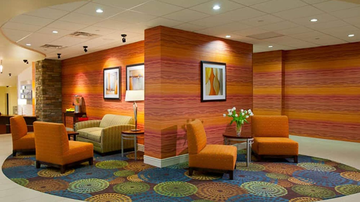 Holiday Inn Express & Suites Pittsburgh West - Green Tree