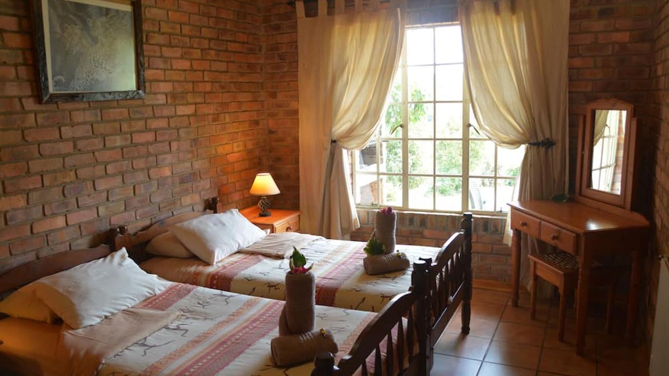 Thaba Tsweni Lodge & Safaris