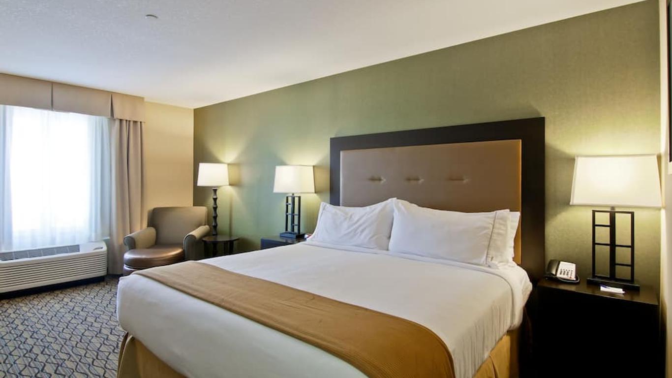 Holiday Inn Express & Suites Fort Saskatchewan