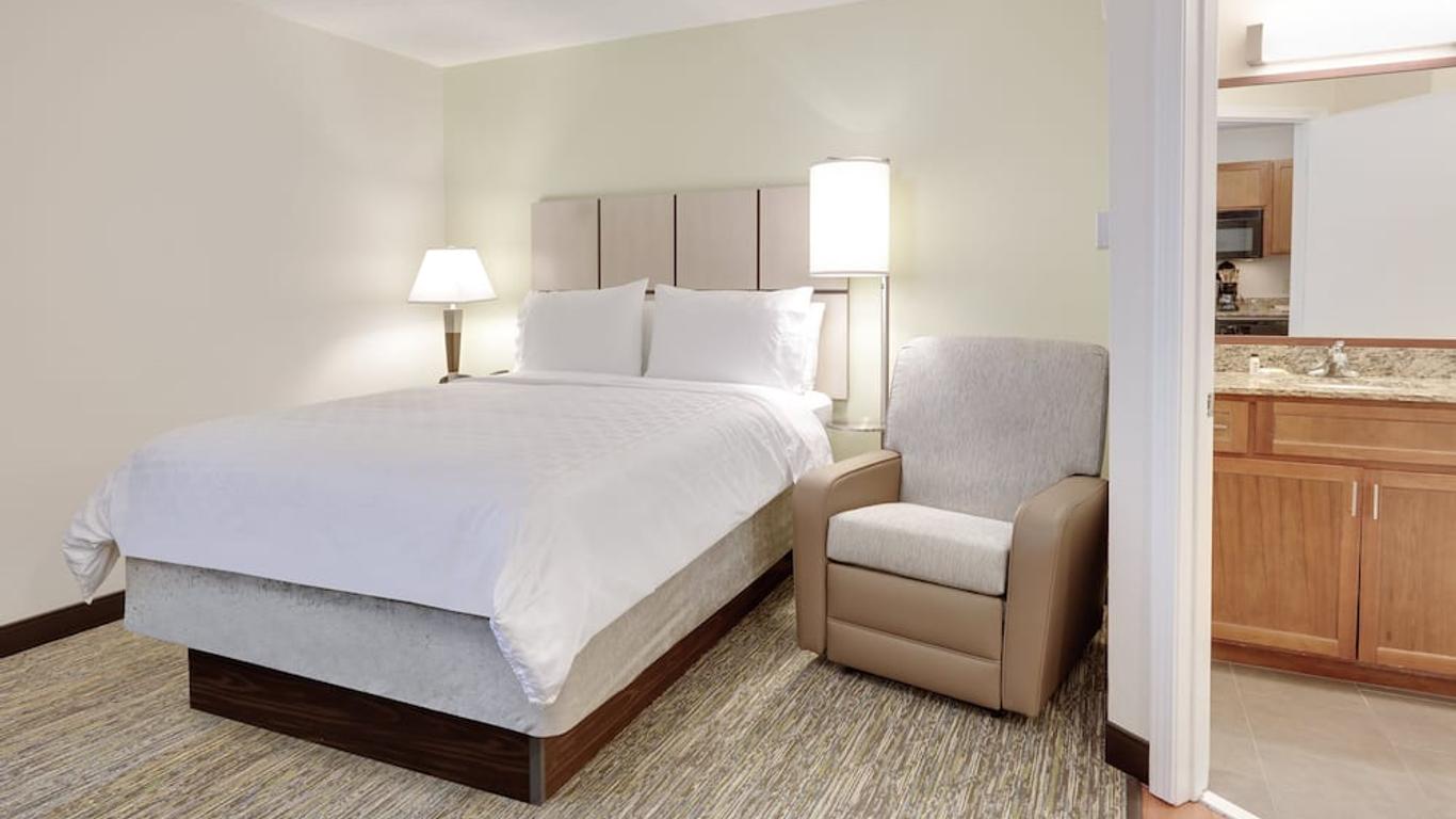 Candlewood Suites Salina