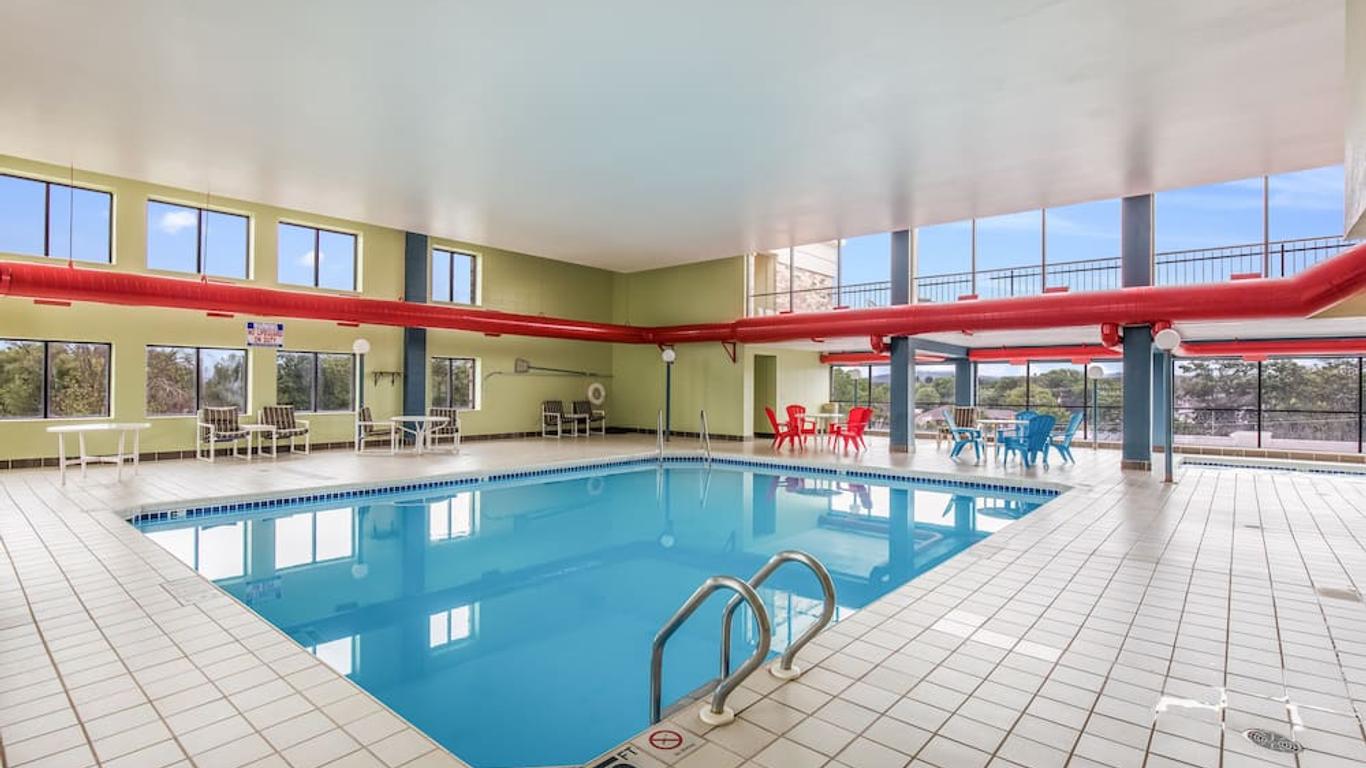 Americinn & Suites By Wyndham Baraboo Event Center