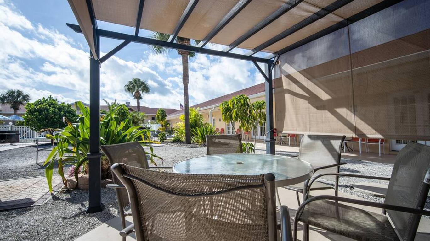 Island Sun Inn & Suites - Venice, Florida Historic Downtown & Beach Getaway