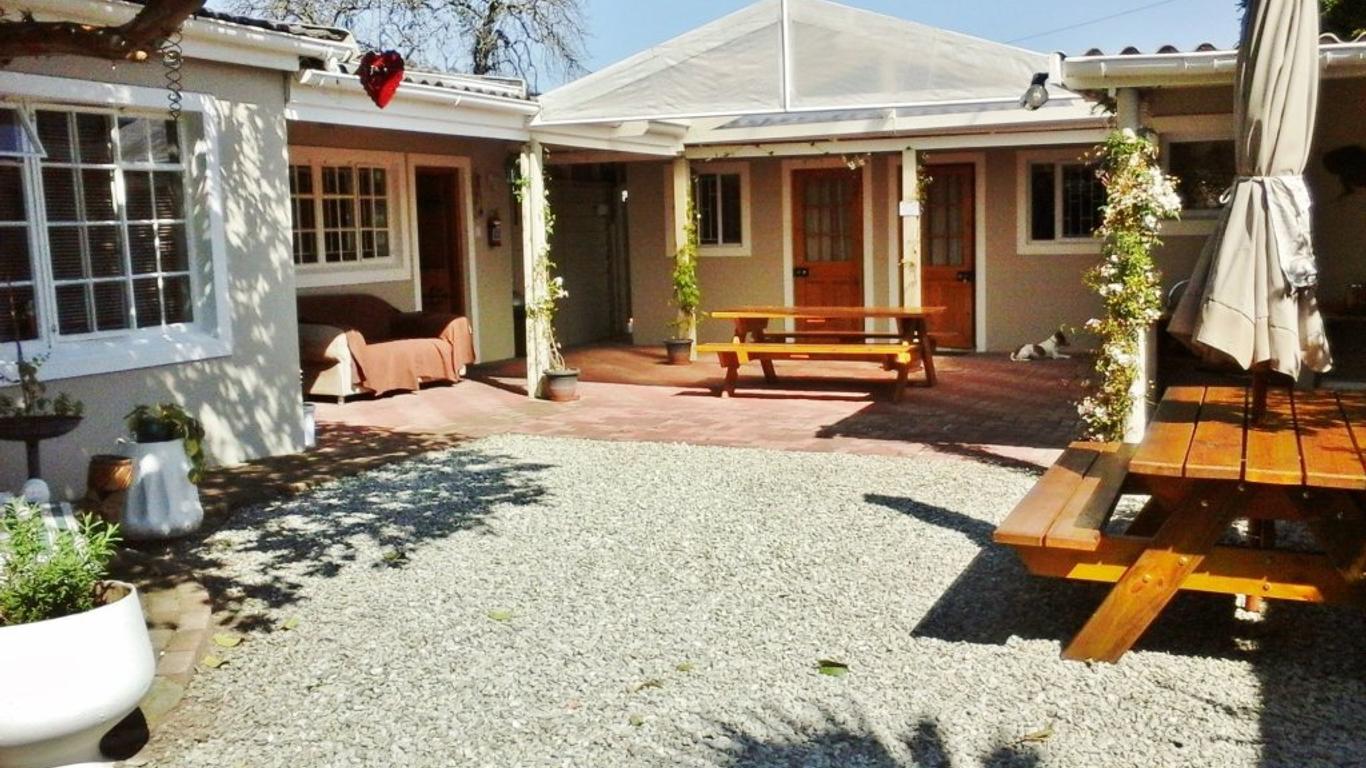 Jembjo's Knysna Lodge & Backpackers