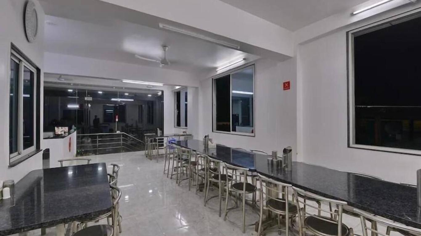 Hotel Queens Residency Gurgaon