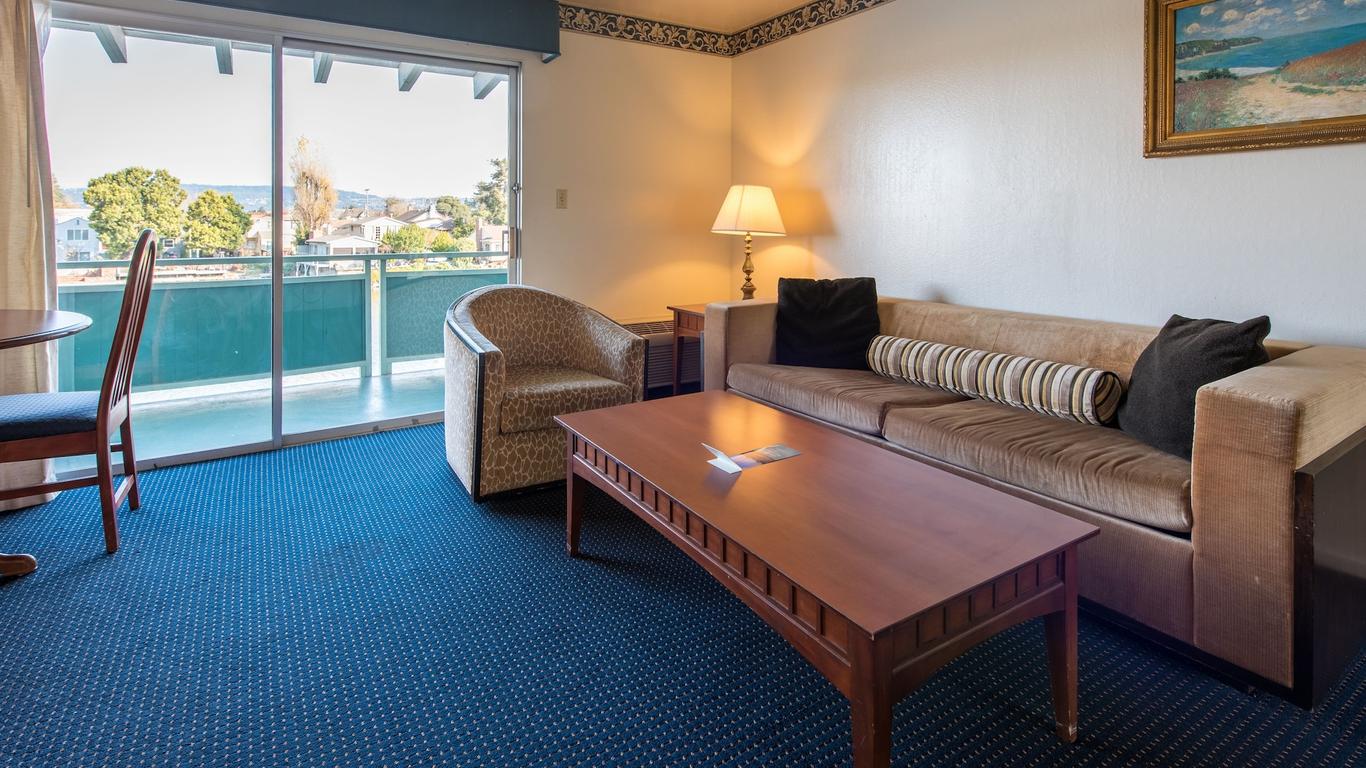 Coral Reef Inn & Condo Suites